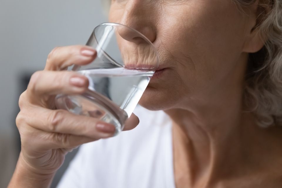 L’eau hydrogénée, un secret anti-âge naturel pour vos cellules !  Image