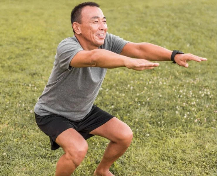 Bienfaits Eau Hydrogénée - Réduit Les Inflammations - Homme faisant des étirements